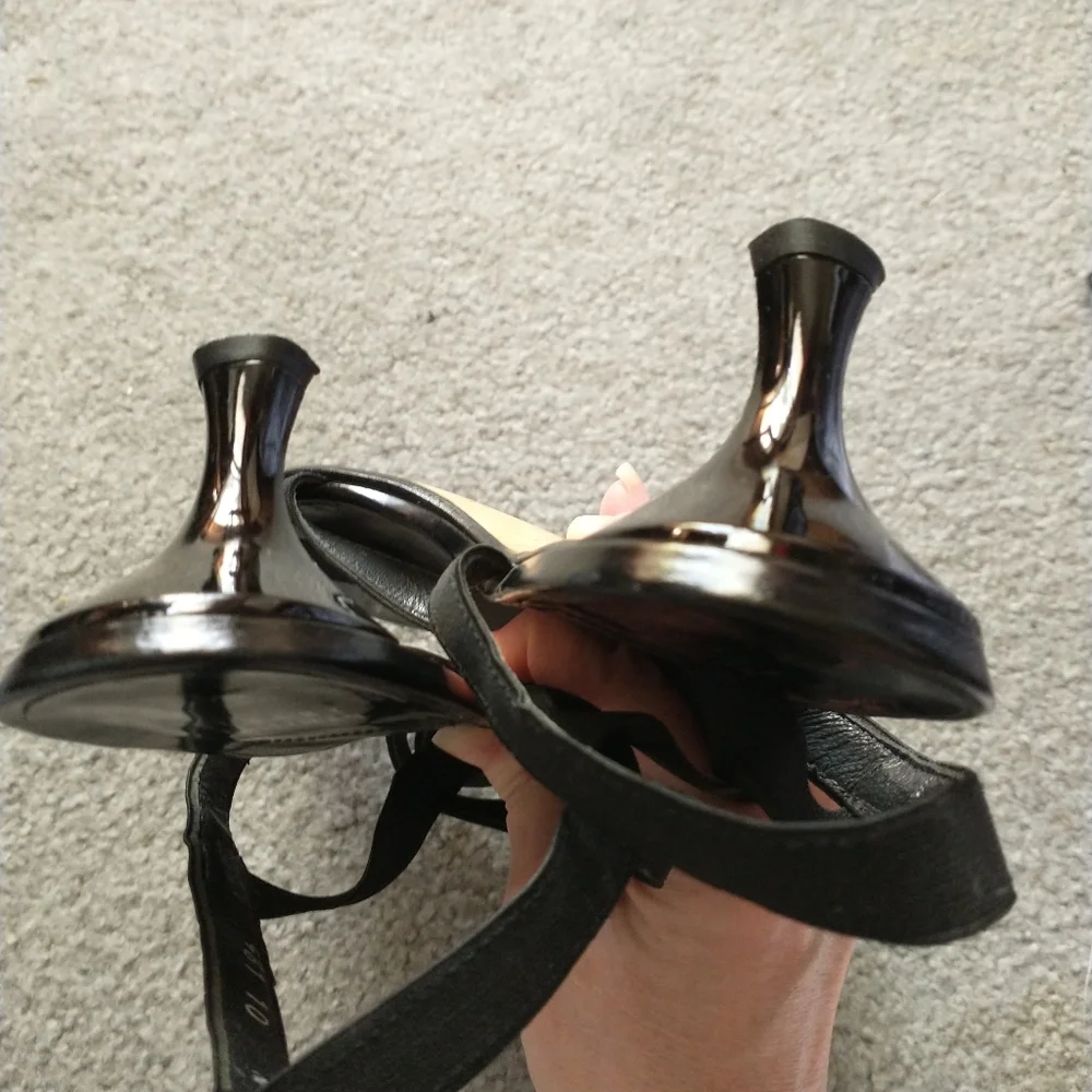 Stuart weitzman Kitten heel slingback